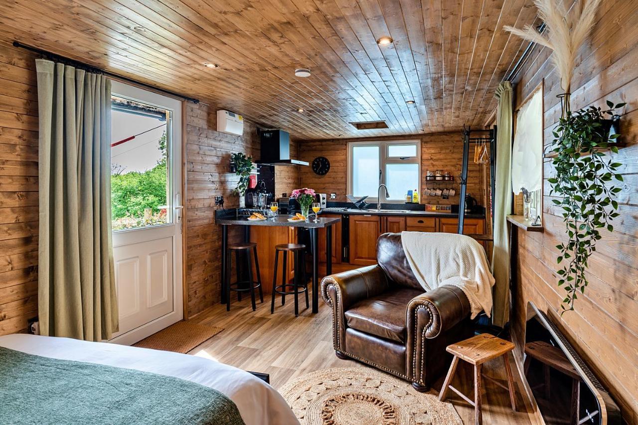 Finest Retreats - Trevoya Cabin 朗斯顿 外观 照片